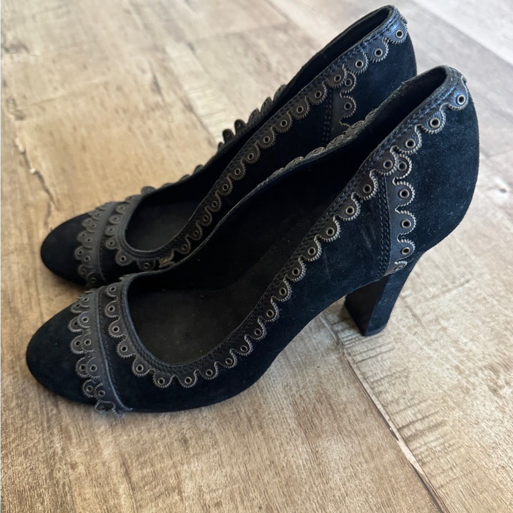 Burberry Black Suede Pumps Womens 4” Heel size 8.5 / 38.5 Made in Italy